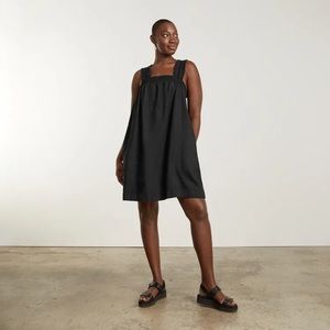 Everlane black linen smocked dress. Large (14-16)
